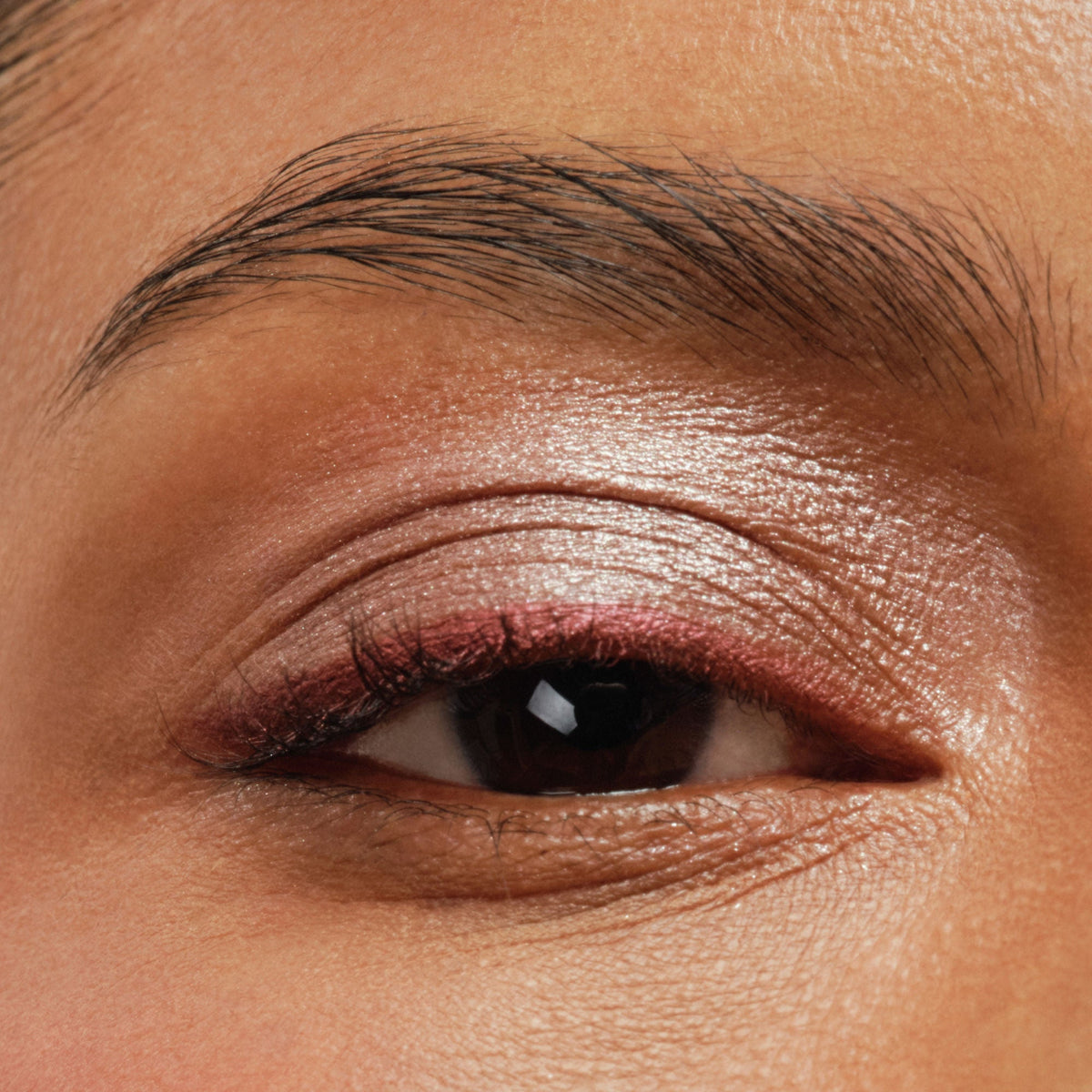 Luster Glide Eyeliner Garnet