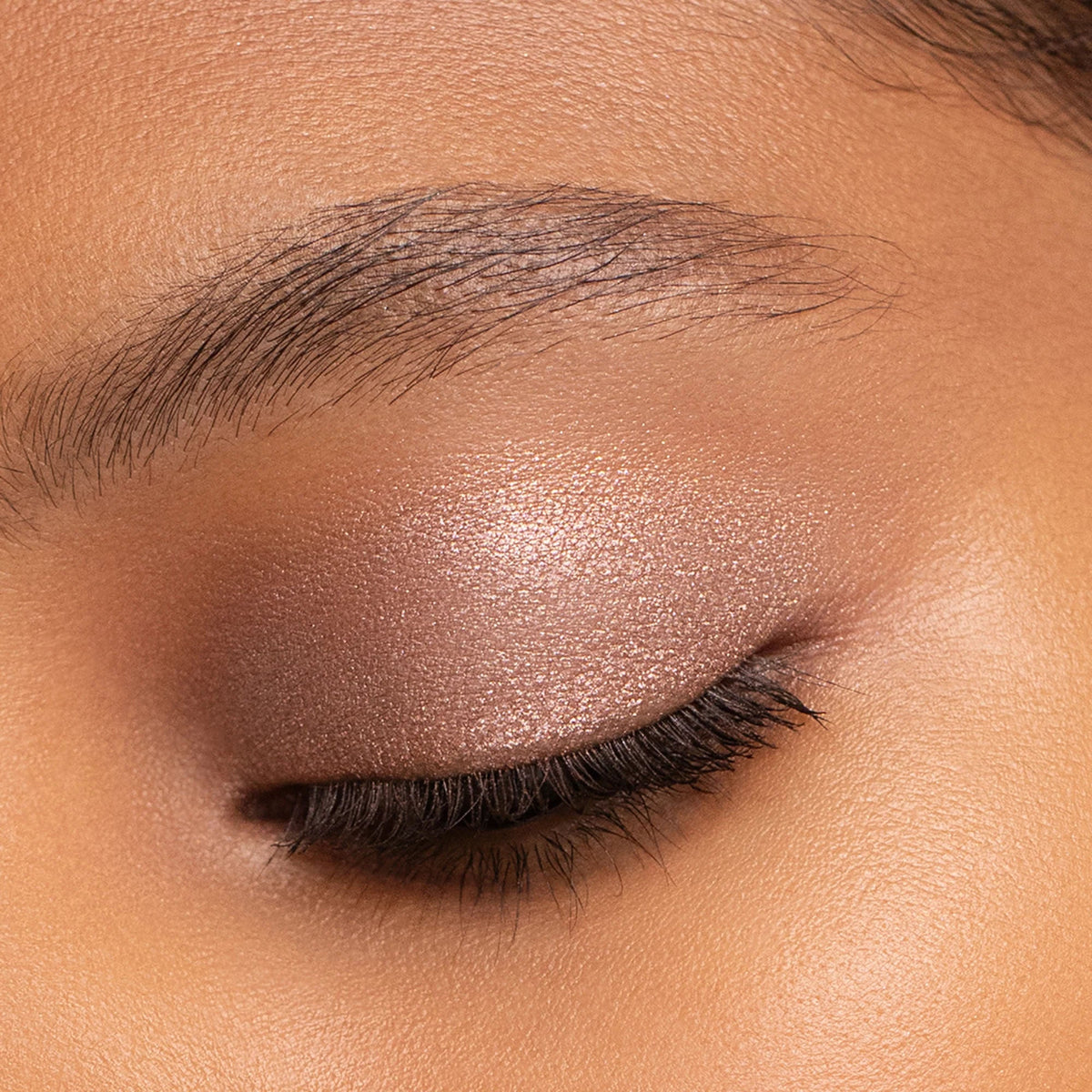 Luminescent Eye Shade